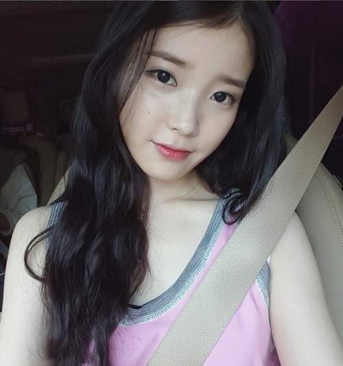 아이유 스물셋, 볼터치 한 날 남심도 터치 < 인사이드 < 스타 < 기사본문 - 라이브엔 아이유 스물셋, 볼터치 한 날 남심도 터치 - 라이브엔
